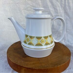 Noritake White Porcelain Teapot with Plain White Lid